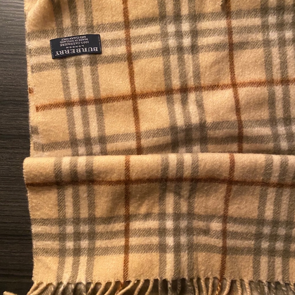 Burberry scarf - Picture 2 of 2